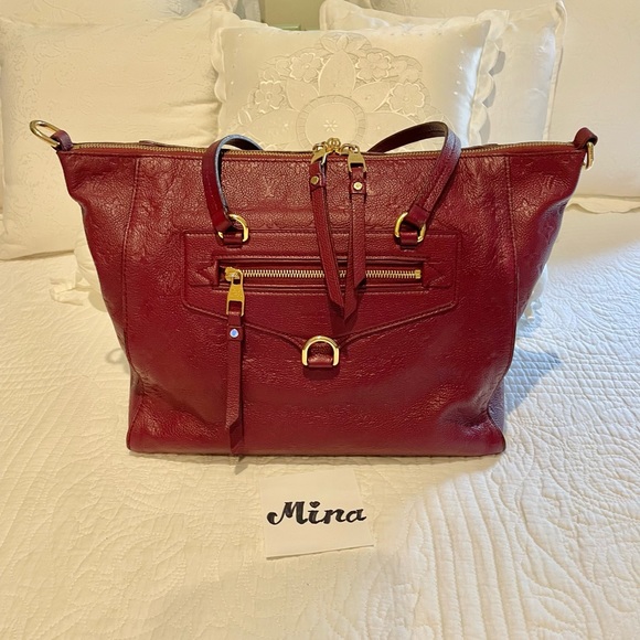 Authentic Loius Vuitton Lumineuse  Empriente Leather in Aurore color. - Picture 3 of 16